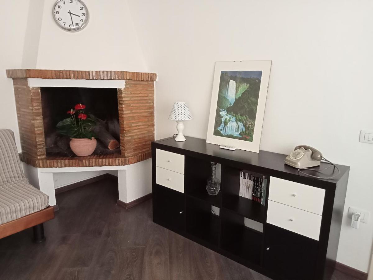 Casa Sofia, Camera in Appartamento Riservato Terni Esterno foto